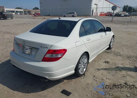 2009 Mercedes-Benz C 300 Luxury 4Matic/Sport 4Matic z USA, uszkodzony, nr VIN WDDGF81XX9F215182